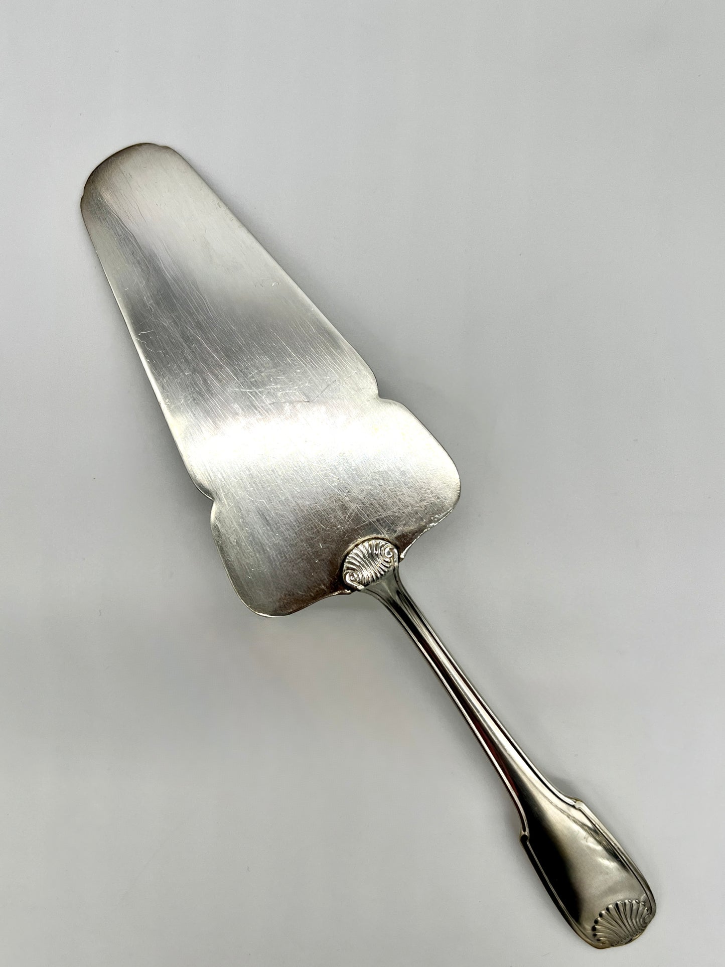 Shell Pattern Cake Server